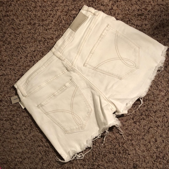 Calvin Klein White shorts - Picture 2 of 2